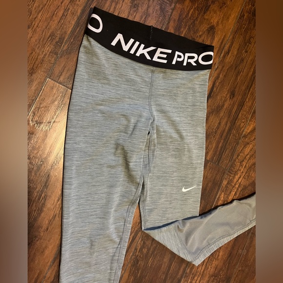 Nike Pro Mesh-Paneled Leggings - Picture 13 of 14